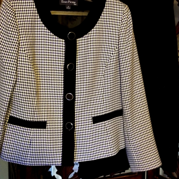 Dress Suit - Picture 2 of 2